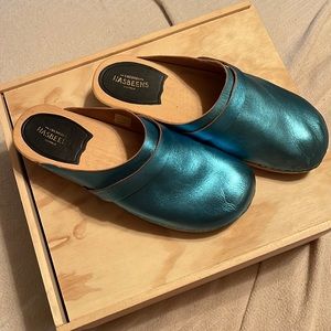 Swedish Hasbeens Metallic Blue Clogs *Never Worn*